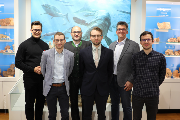 Teamfoto der Freunde des Museum Burg Golling mit Bürgermeister und Vizebürgermeister